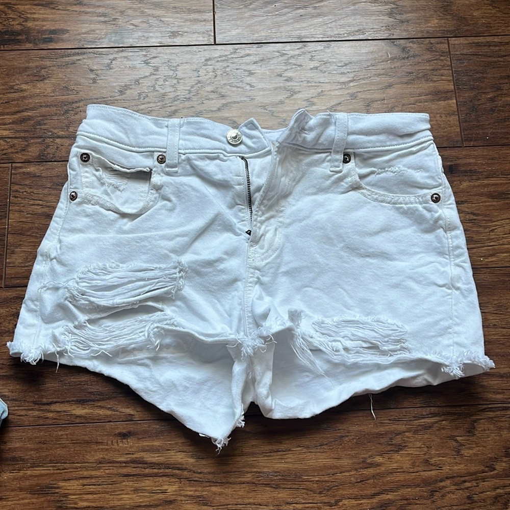 White, size 00, american eagle 90s boyfriend shorts